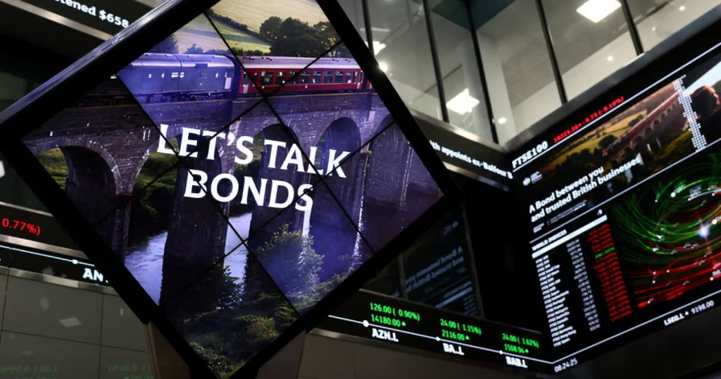 UK Borrowing Costs Rise as Starmer Faces Pressure