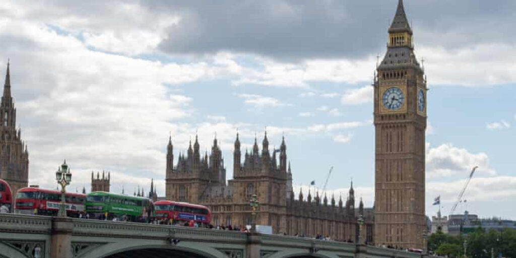 Man Injured in Westminster Bridge Stabbing