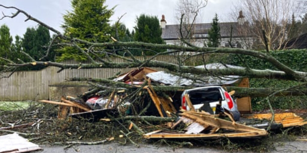 40,000 People in Scotland Face Power Outages after Storm Éowyn