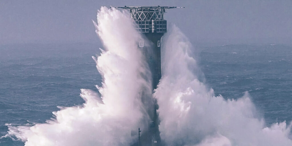 Strong Winds Cause Travel Chaos in South West