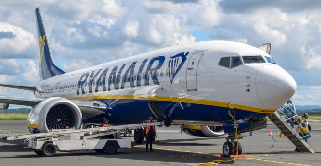 Passenger Fined £50 Over Water Bottle by Ryanair Passenger Fined £50 Over Water Bottle by Ryanair