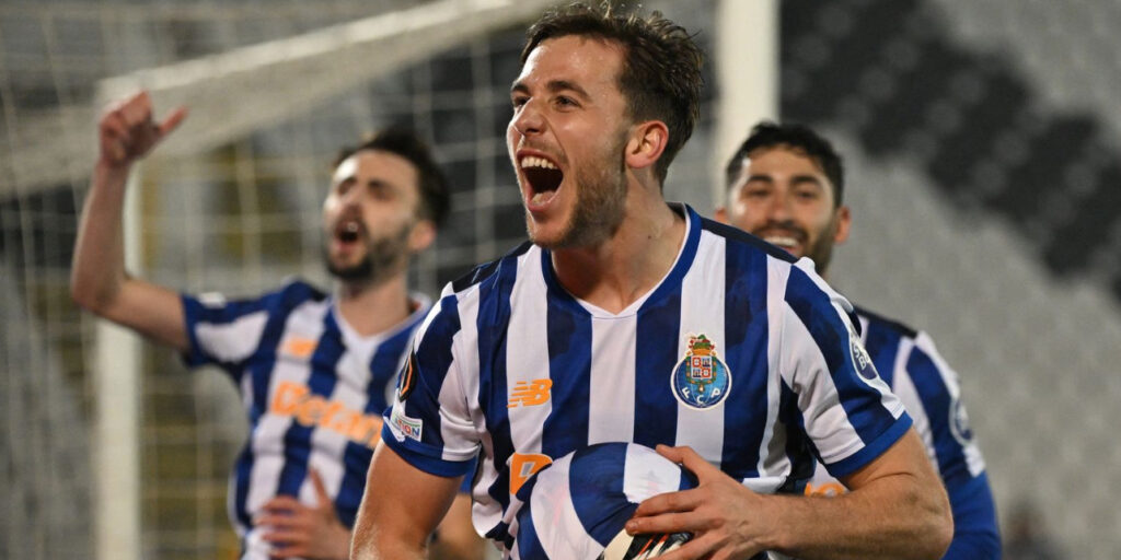 Manchester City Sign Porto's Midfielder Gonzalez