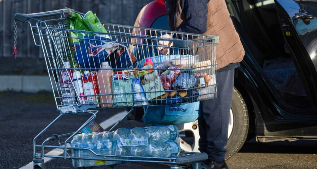 UK Supermarket Prices Rise 3.3%