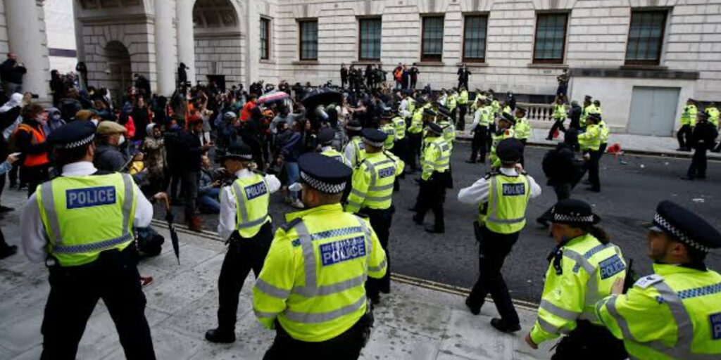 6 Arrested at Quaker Meeting on Gaza & Climate