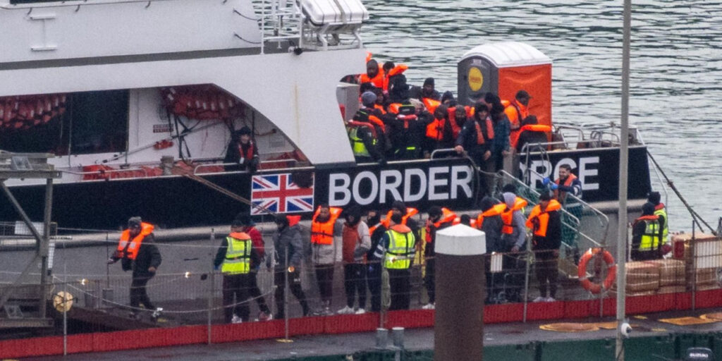 Record Number of Migrants Cross Channel in 2025
