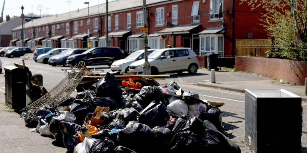 Military Planners Brought In as Rubbish Crisis Deepens