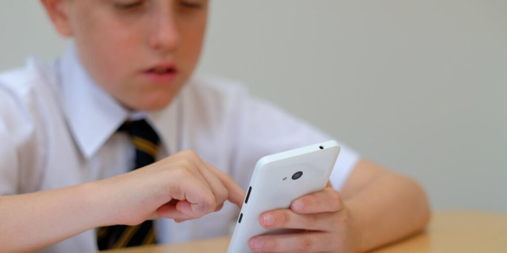 Mobile Phone Use Banned in Most English Schools