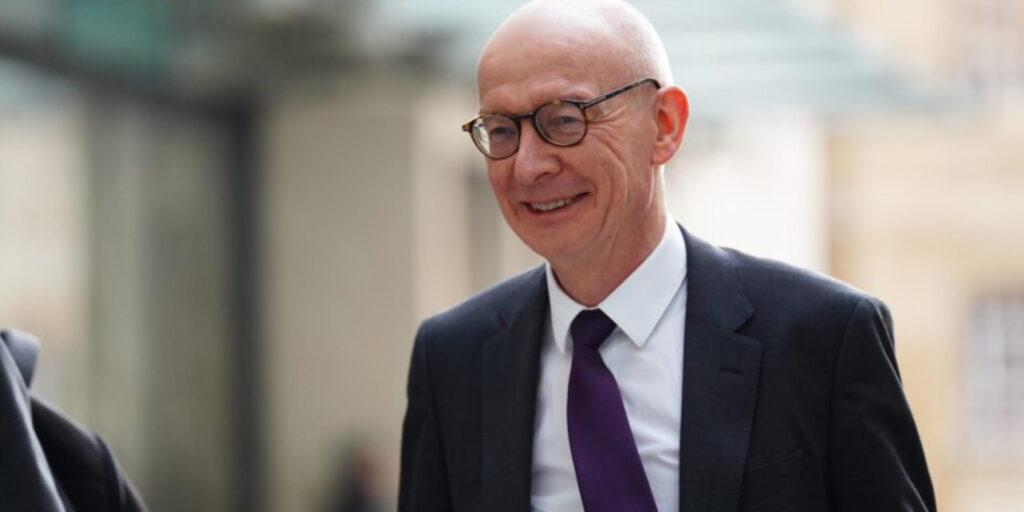 Thousands of Civil Servants to Relocate from London