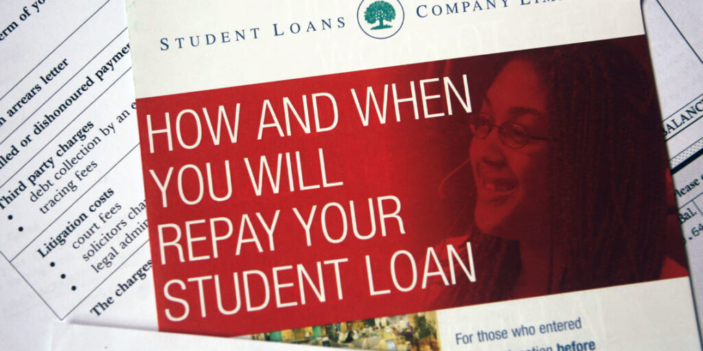 Average Student Debt in England Reaches £53,000