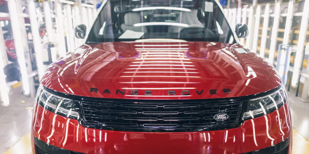 Trump Tariffs Trigger Job Cuts at Jaguar Land Rover Trump Tariffs Trigger Job Cuts at Jaguar Land Rover