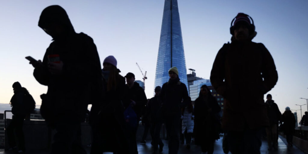 UK Job Vacancies Drop to Lowest Level Since April UK Job Vacancies Drop to Lowest Level Since April