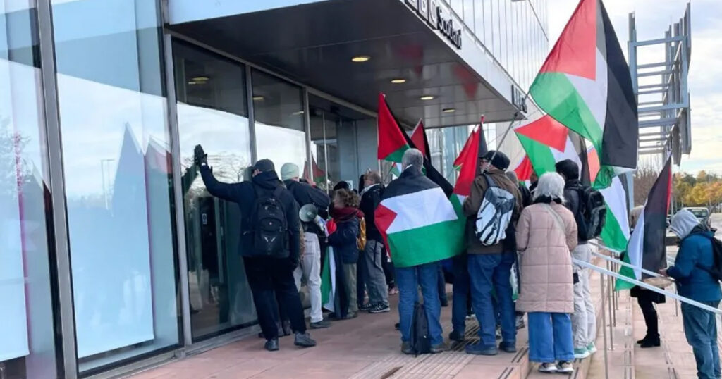 Pro-Palestine Protesters Disrupt BBC Event in Glasgow Pro-Palestine Protesters Disrupt BBC Event in Glasgow