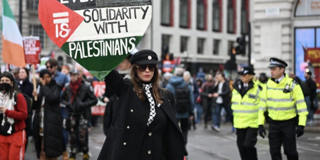 Thousands Join Pro-Palestine March in London Thousands Join Pro-Palestine March in London