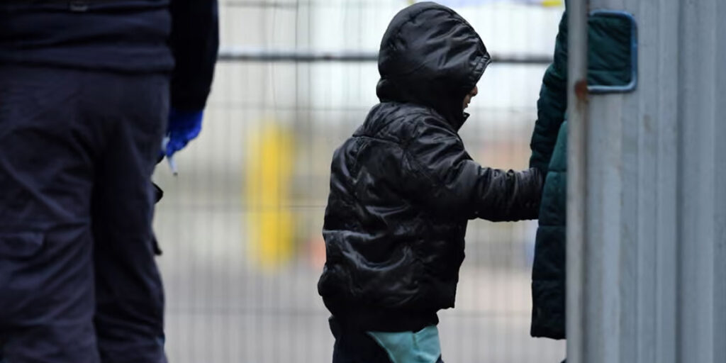 Hundreds of lone asylum-seeking children missing in UK Hundreds of lone asylum-seeking children missing in UK