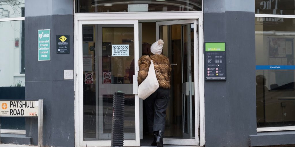 UK Employment Demand Hits Near 15-Year Low