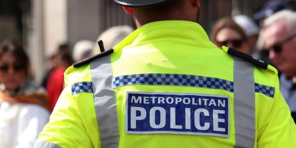 Met Faces Probe Over Weapons Incident
