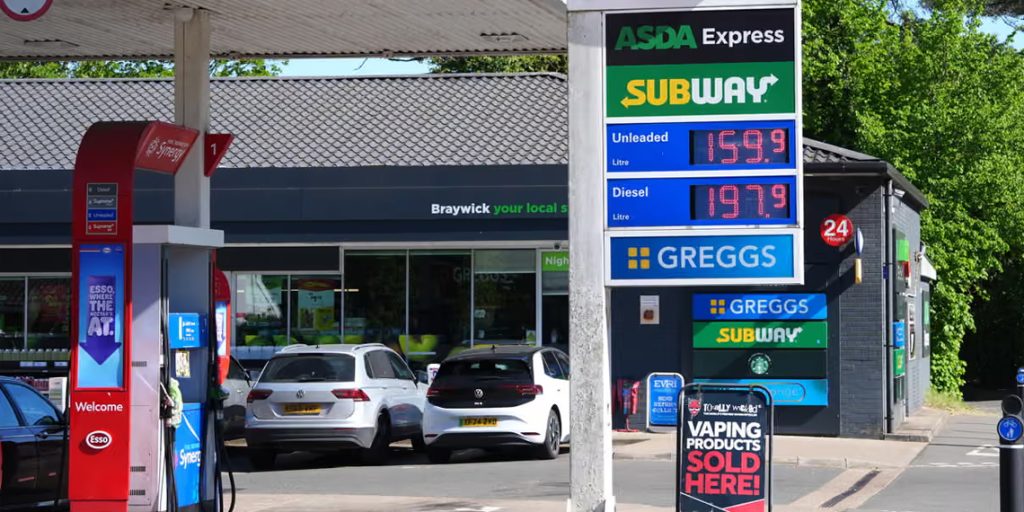 UK Economy Grows by 0.3% Despite Early Impact of Iran War