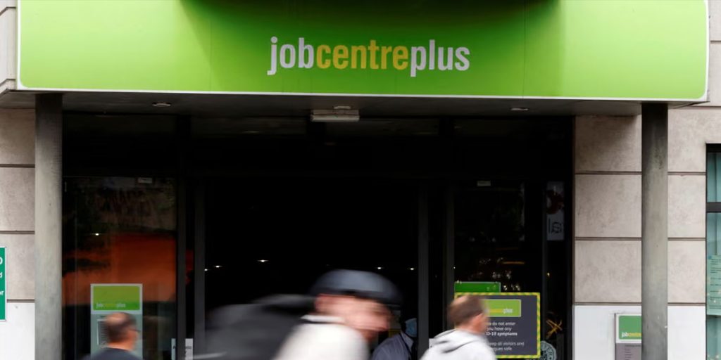 UK Unemployment Rises to 5% Amid Iran War