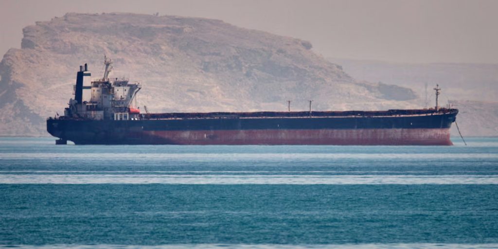 Oil Tankers Warn of Risk in Strait of Hormuz Crisis Oil Tankers Warn of Risk in Strait of Hormuz Crisis