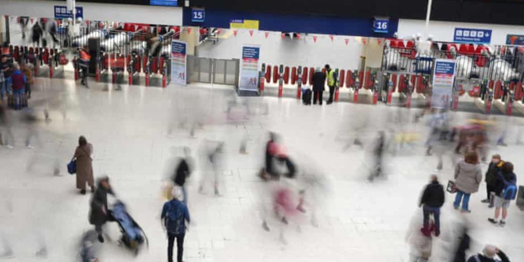 Passengers Face Long Delays After Rail Fault Passengers Face Long Delays After Rail Fault