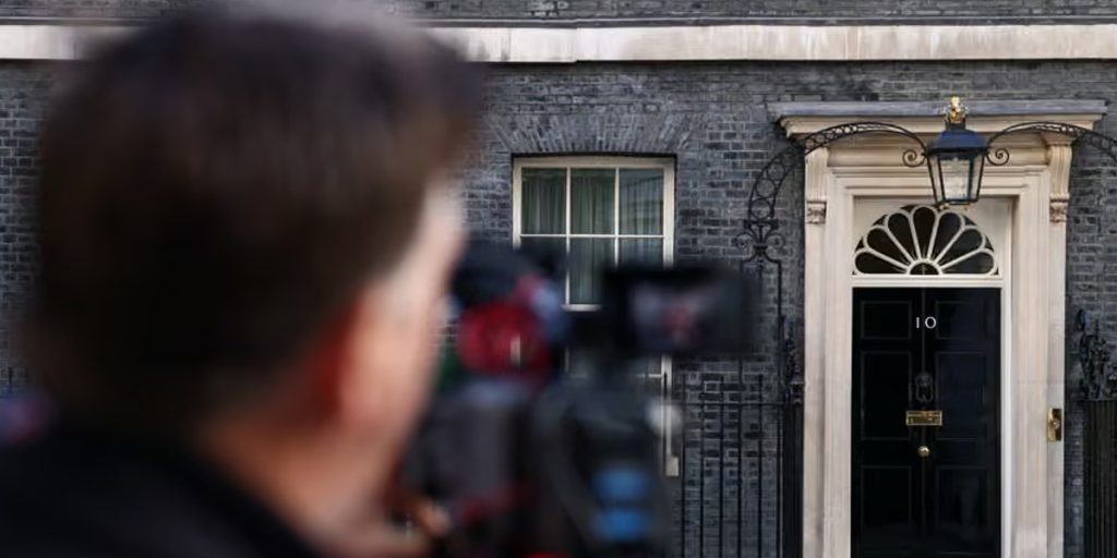 100 Labour MPs Back Starmer Amid Leadership Pressure