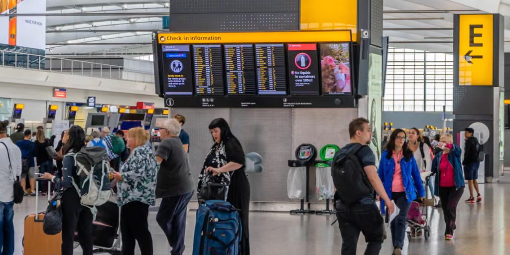 Heathrow Cuts Passenger Forecast Amid Middle East Conflict