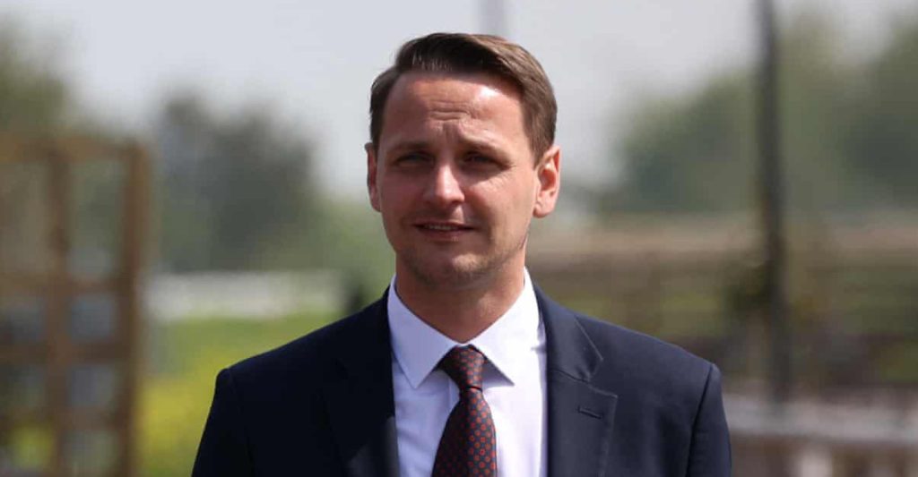 Home Secretary Seeks Minister's Sacking in Immigration Row