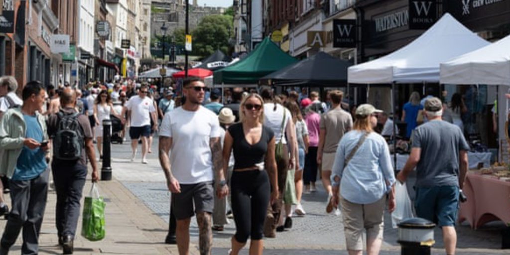 UK Disposable Incomes Decline Amid Rising Prices