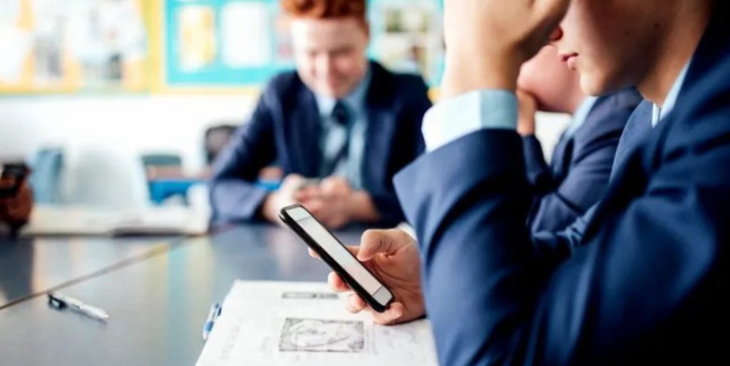 Scotland Pushes Schools to Restrict Mobile Phones Scotland Pushes Schools to Restrict Mobile Phones