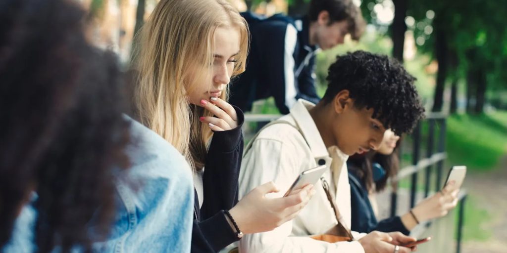 UK Proposes Midnight Social Media Curfew For Teens UK Proposes Midnight Social Media Curfew For Teens